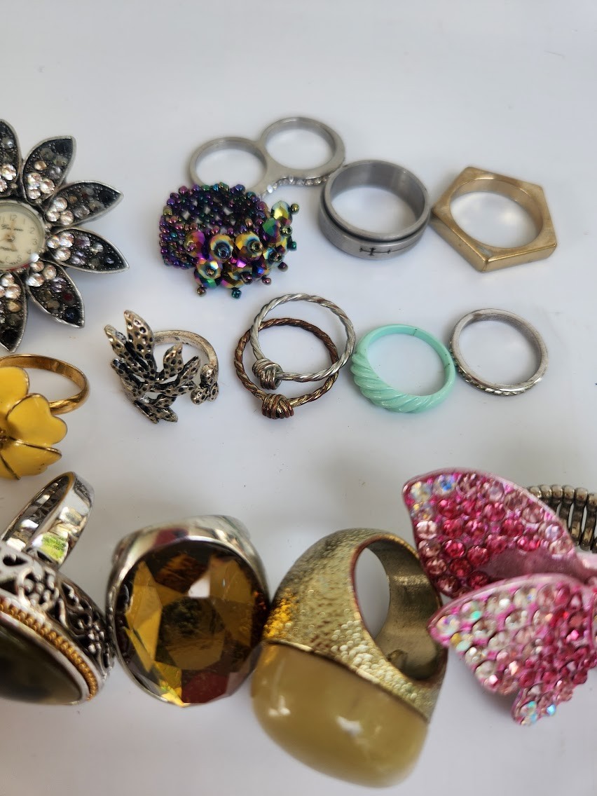 Costume Jewelry Mixed Style Rings Lot of 19 watch rings elastic band Dome