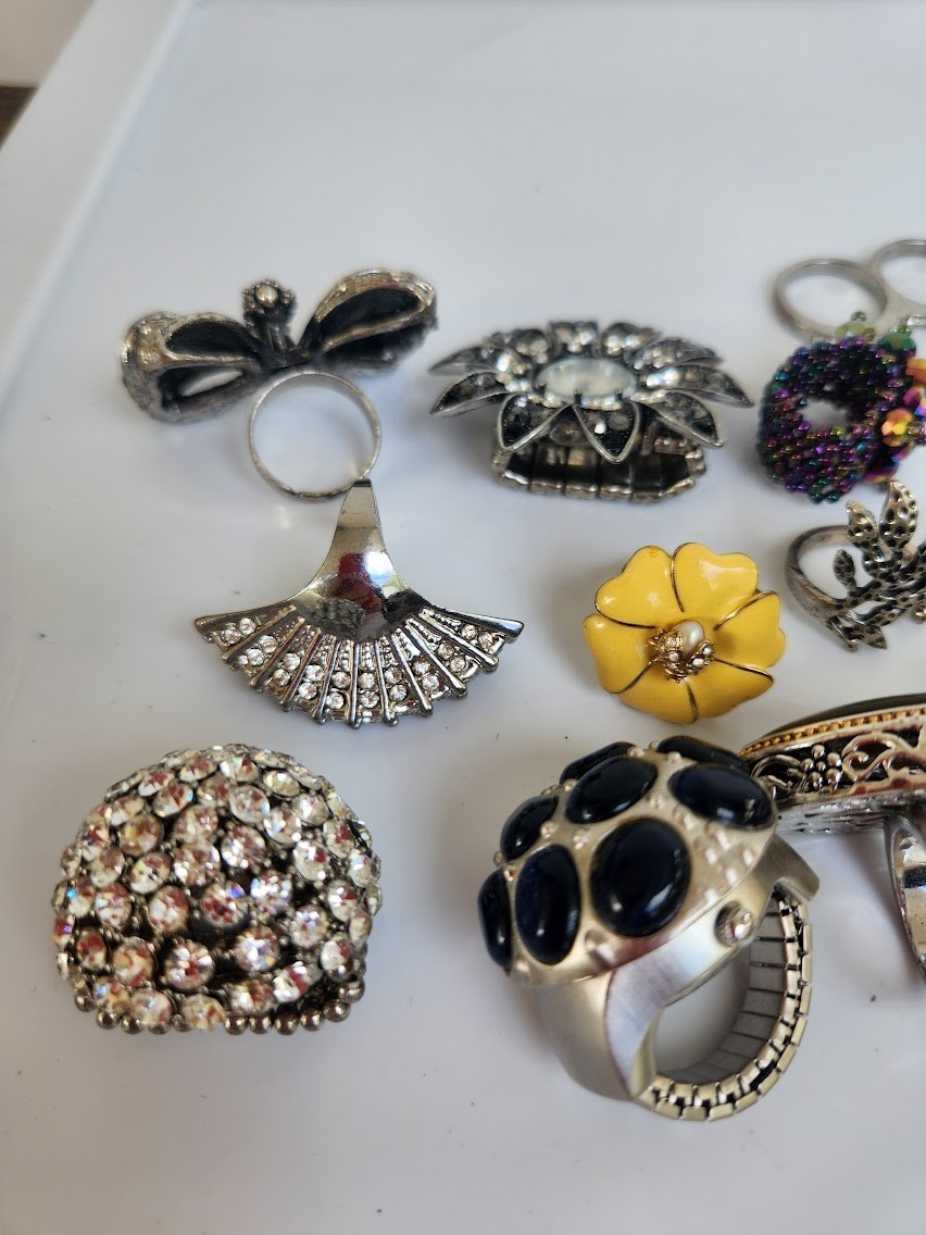 Costume Jewelry Mixed Style Rings Lot of 19 watch rings elastic band Dome