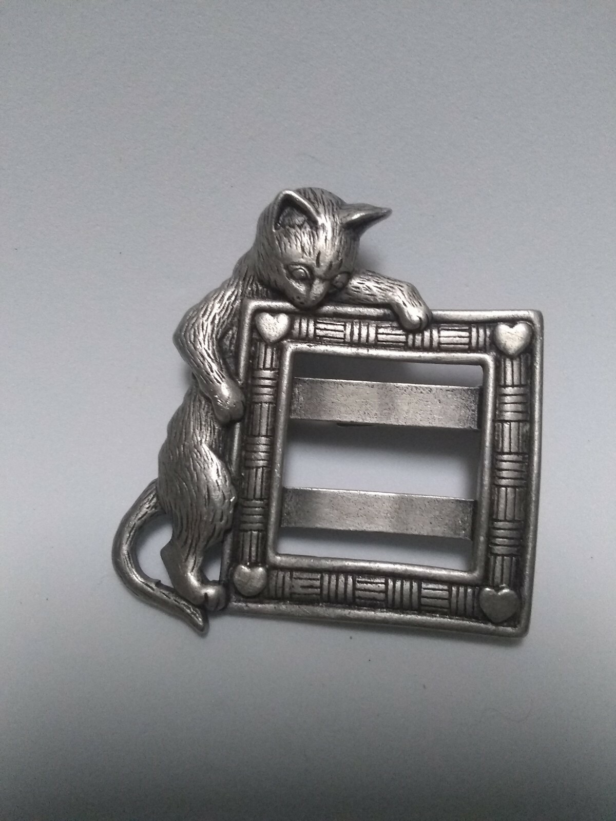 “JJ” Jonette Jewelry Silver Pewter CAT Picture Frame with Hearts Pin Broch