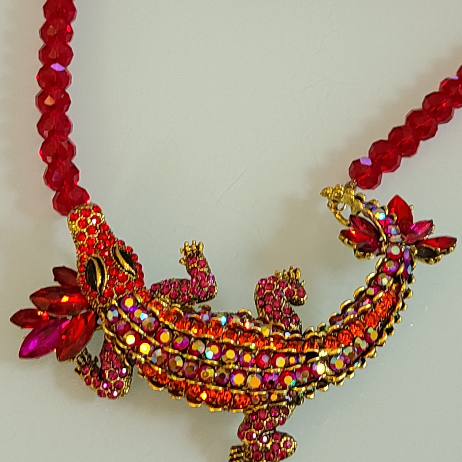 FABULOUS WOWSER STATEMENT NECKLACE COLLAR BIB RED PINK AURORA BOREALIS CROCODILE