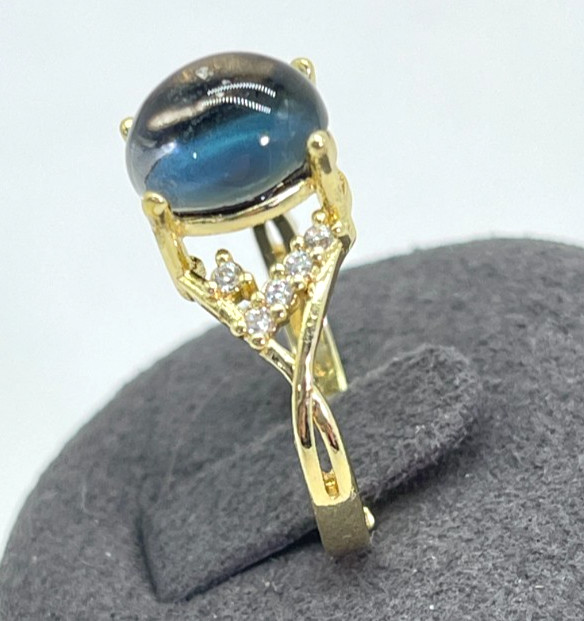Ring Gold Tone Mood Ring Starts off Blue & Changes Color. Size 7 Adjustable