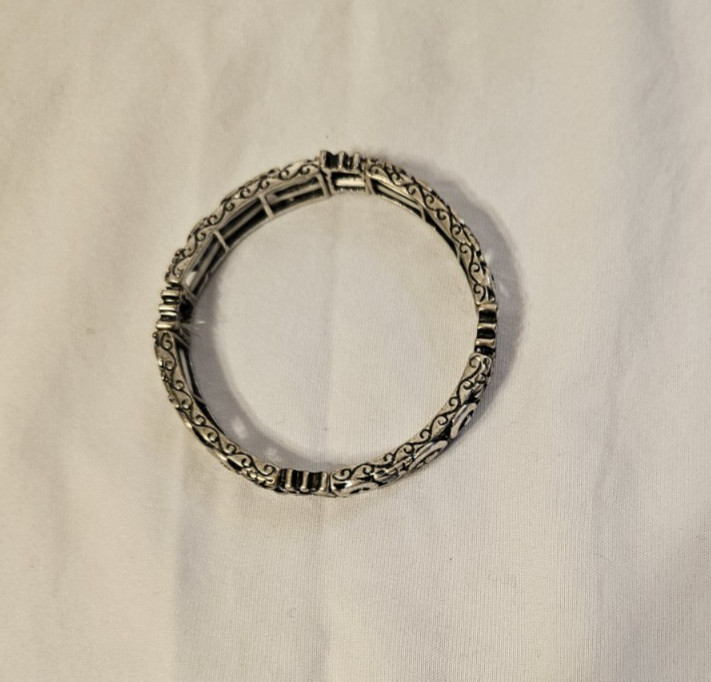 Stretch Fashion Silver Tone Design Bracelet All Occasion Pre-owned