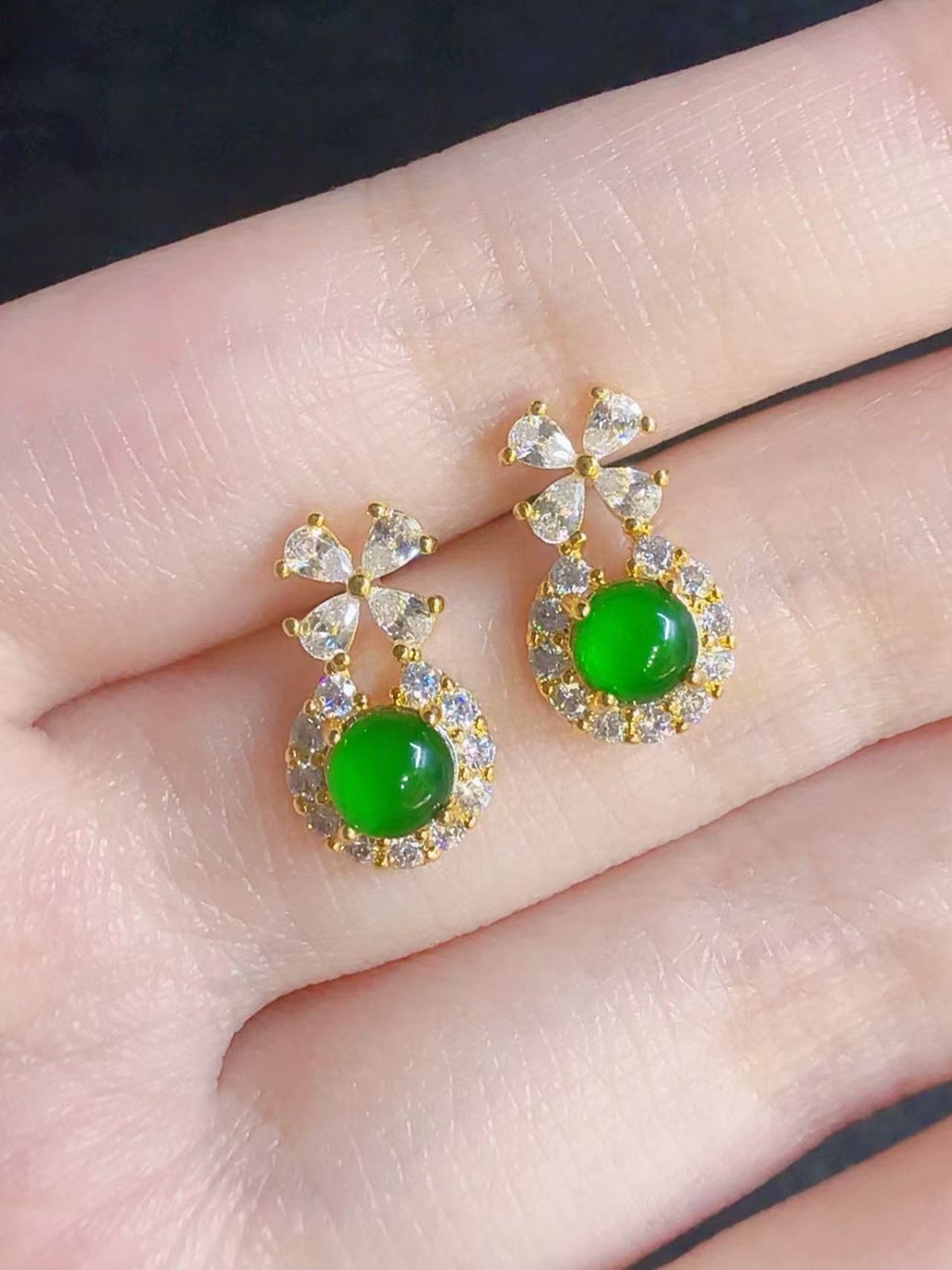 Nice 100% Natural grade A jadeite stud earring
