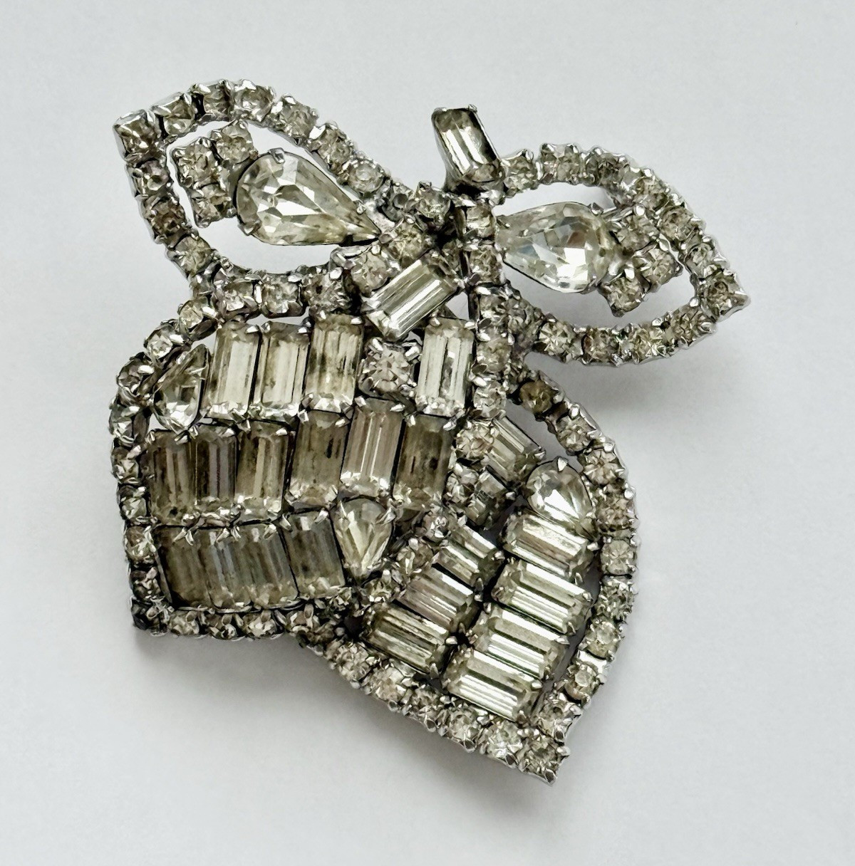 WEISS Signed Bee Brooch Pin Silver-Tone Metal Clear Baguette Rhinestones 2″