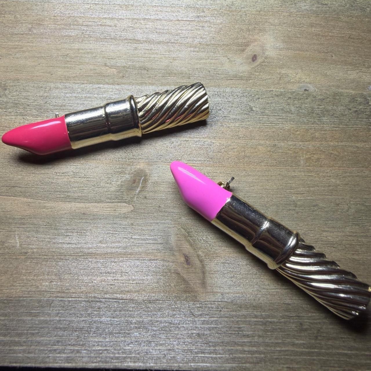 Pink lipstick shaped brooches with silver twisted metal design