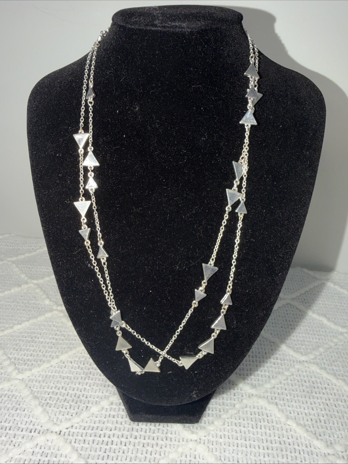 Beautiful 38″ Single Strand Silver-toned Necklace with Arrows, Lobster Claw