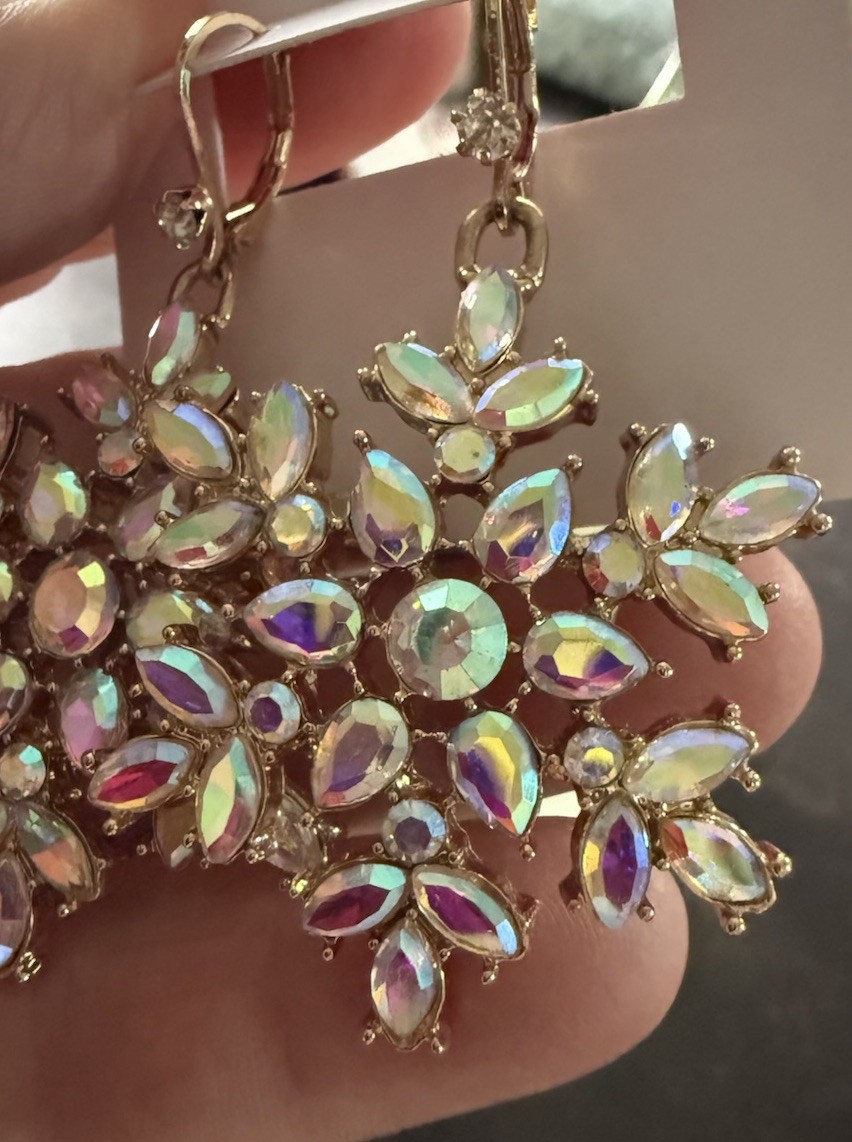 NWT Betsey Johnson Aurora Borealis Snowflake Earrings Iridescent Dangle Jewels