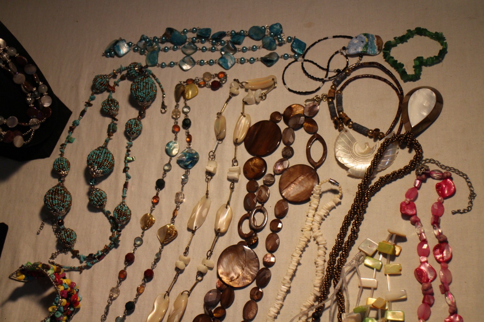 SHELL COSTUME JEWELRY LOT — 4 LBS. 6 OZ.