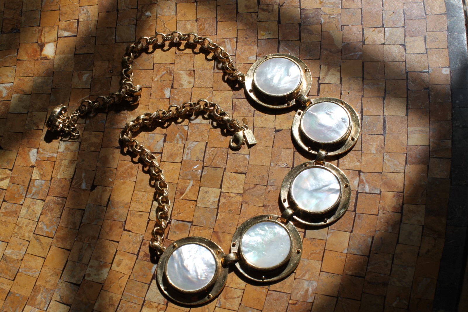 KATE SPADE HUGE SHELL NAUTICAL ALL ABOARD MOTHER OF PEARL DISC NECKLACE GOLD