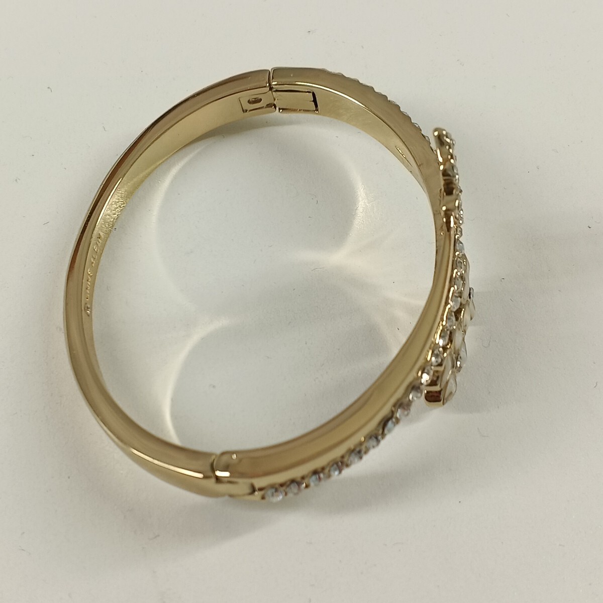 ANNE KLEIN women’s Bangle Bracelet Crystal Brass plated Gold One Size