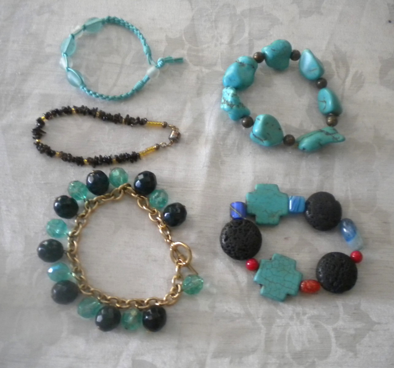 5 Bracelets 2 ARE CHUNKY STRETCH TURQUOISE OR HOWLITE & A GOLDEN CHAIN TOGGLE