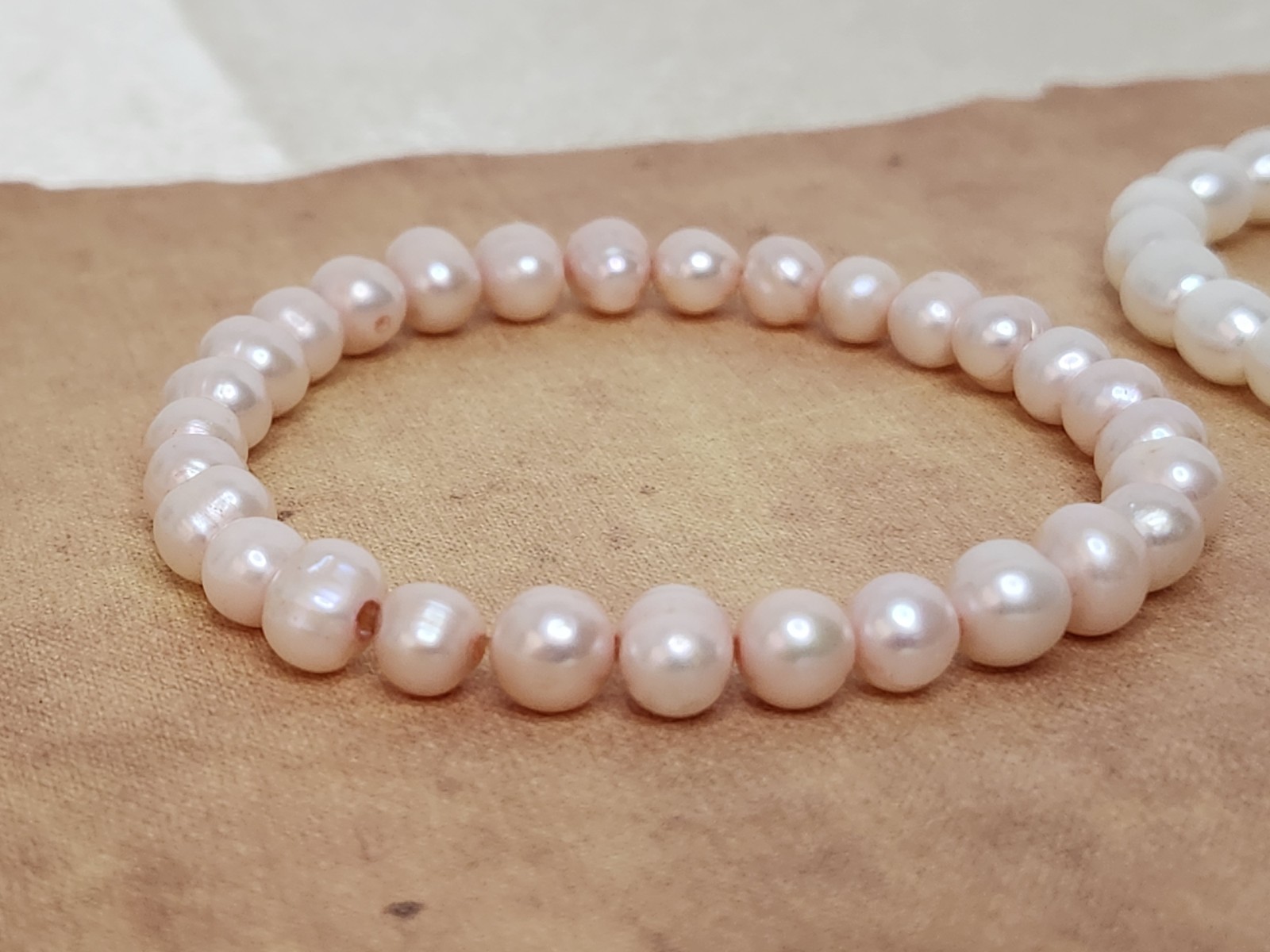 2 Natural Freshwater Pearls Stretch Bracelets – 1 White And 1 Pale Pink