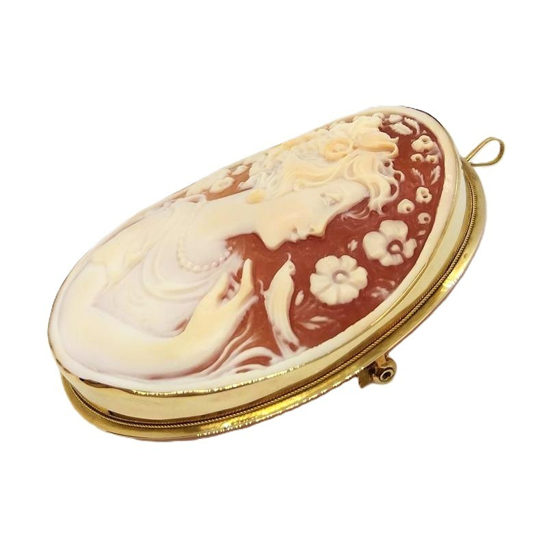 Pernice Cameo Top Brooch, 18K Gold, 13.8g 44.6 x 58.1 x 12.0mm