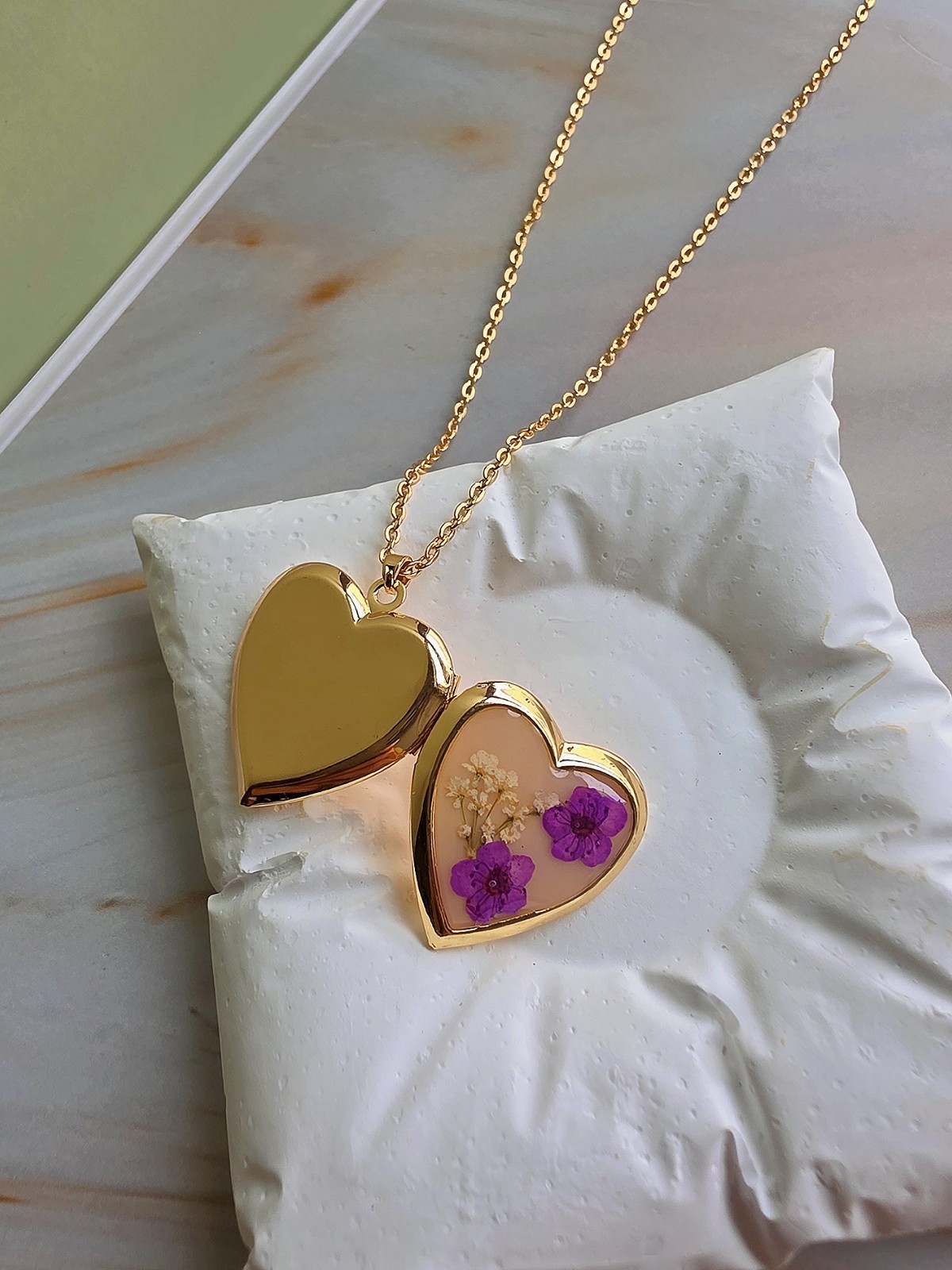 Gold Heart Locket Necklace Vintage 14k Pressed Flower Birthday Gifts for Women
