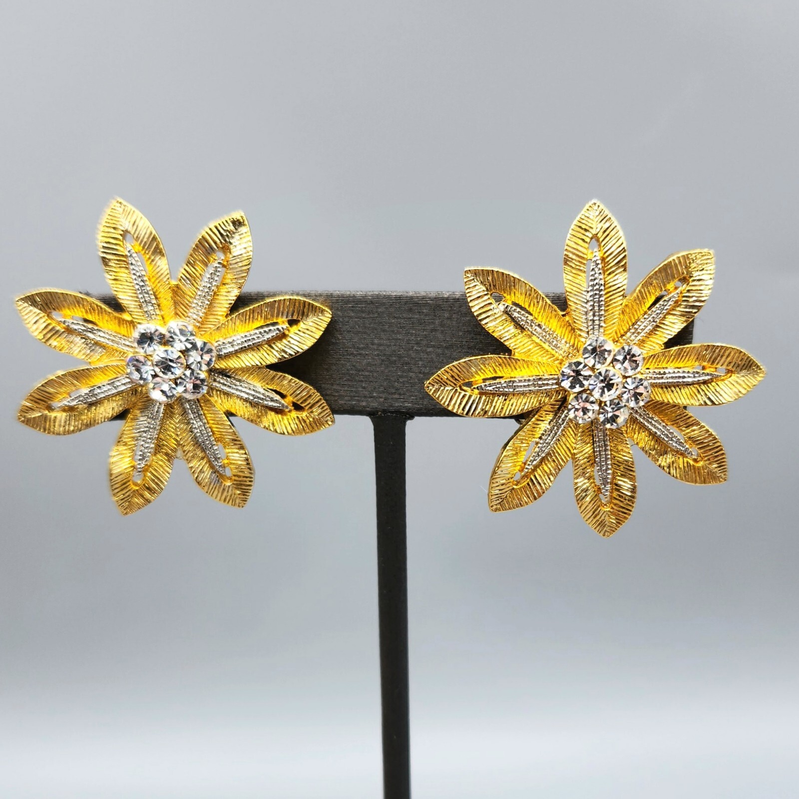 Unsigned Gold Tone Crystal Rhinestone Gold Flower Brooch & Clip Earrings