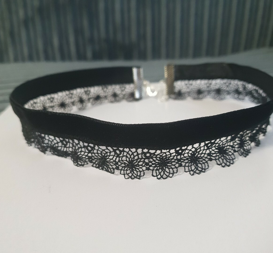 Ladies Crystal Dimonte pearls velvet ribbon embroidered lace Chakor Necklace