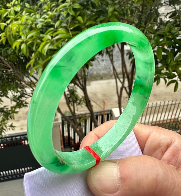 Grade A Natural Green Jadeite Bangle Icy Vivid Green Fine Jewelry Bracelet 59mm