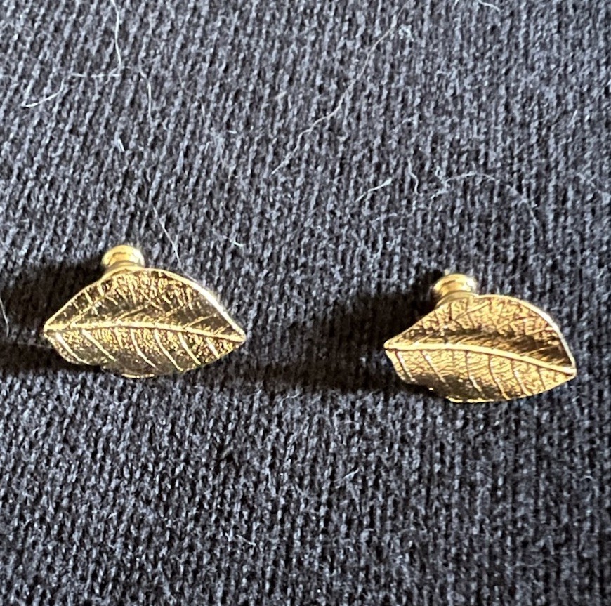Gold Tone Textured Leaf Stud Earrings Screw Back Closure No Stone Metal