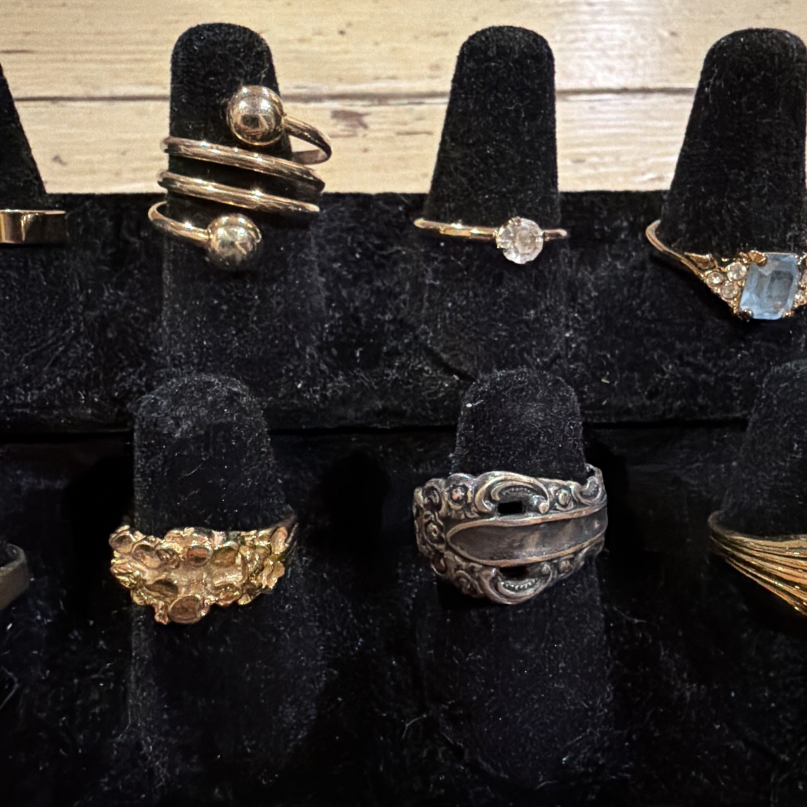 18 Mixed Lot of Rings Beautiful Stones Various Sizes Estate Gold Silver Tone