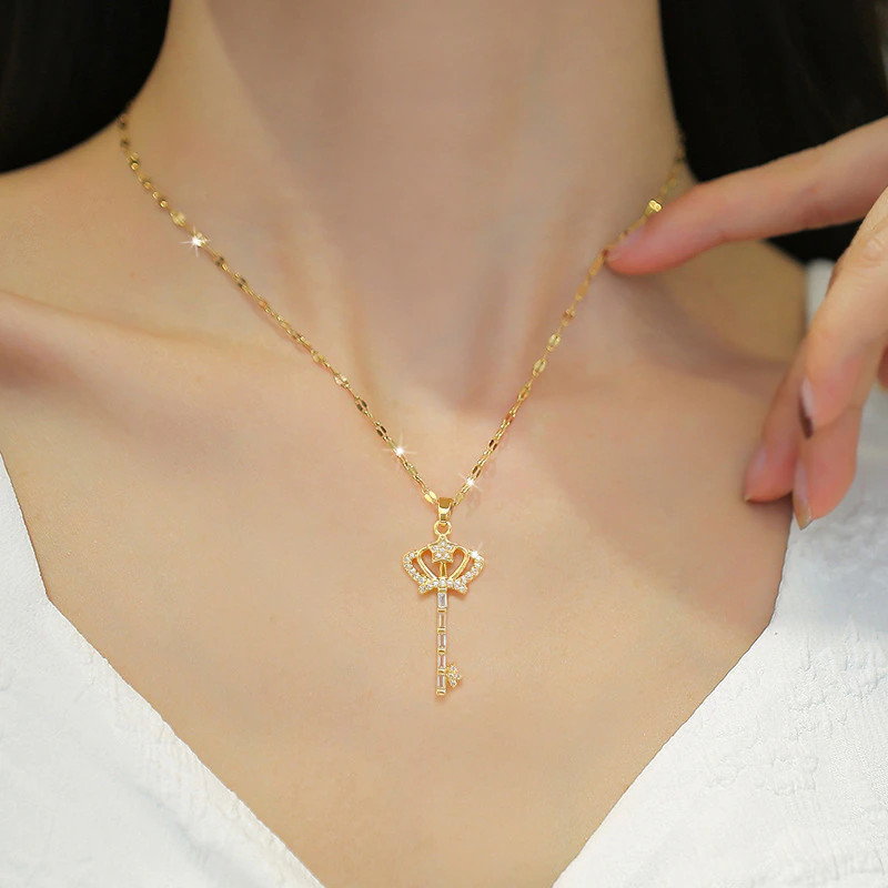 Women’s Fashion Jewelry Gold Cubic Zircon Crown Key Pendant Necklace 446