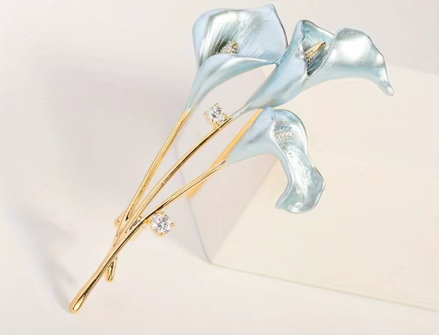 Sparkly Rhinestone Blue Lily Flower Brooch Pin – Gold Spring Summer Jewelry Gift