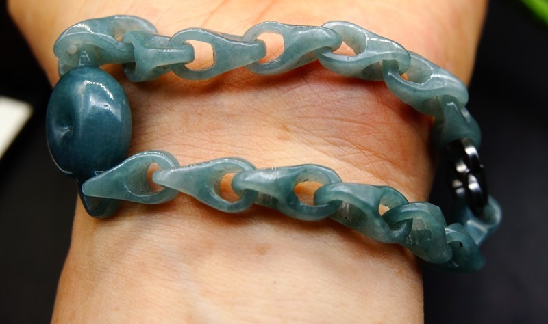 Certified Grade A Jade Jadeite Interlocking Dragon Bone Links Donut Bracelet