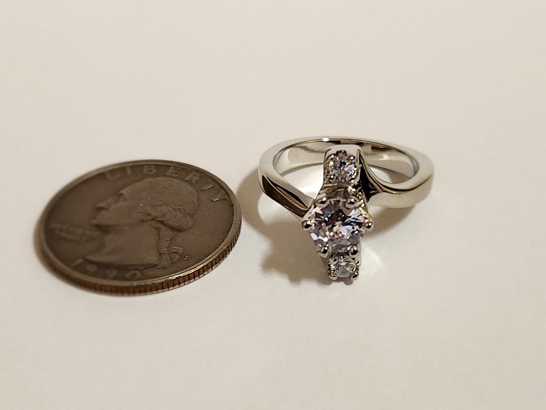 New Lady’s Women’s Girl’s Rhodium Plated 3 Clear Round CZ’s Fashion Ring Size 7