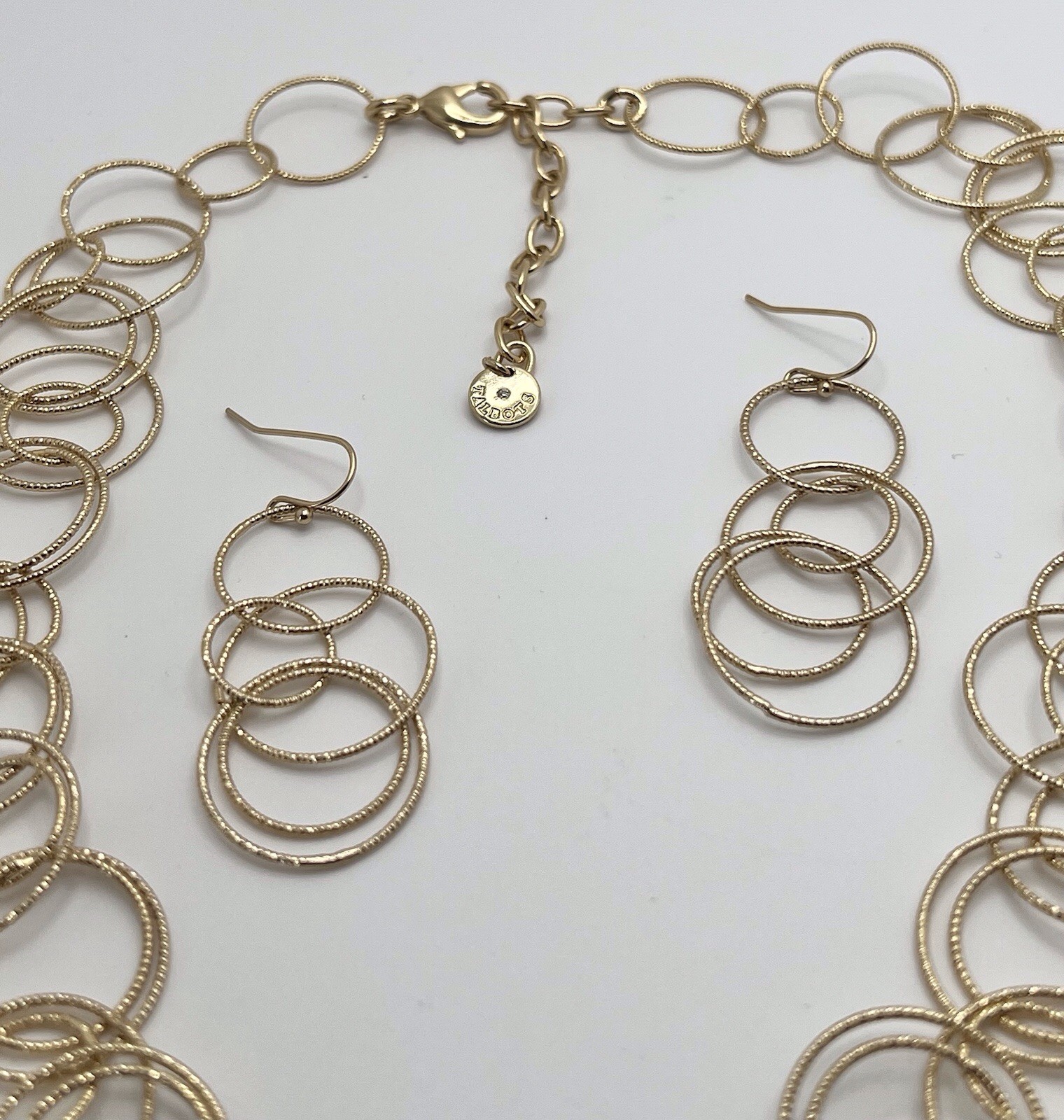 TALBOTS Textured Gold Tone Round Link Necklace / Dangle Earrings Set Sparkles!