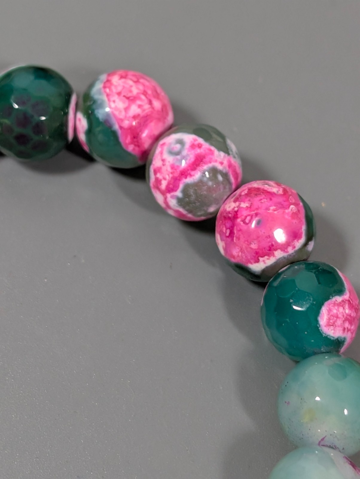 Beachy Boho Green Pink Dyed Agate Stone Polished Bead Bracelet 7 inch