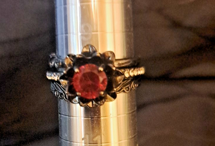 WOMENS BEAUTIFUL SIZE 10 3 PIECE SET GUN METAL GREY RED STONE GOTHIC PUNK NEW