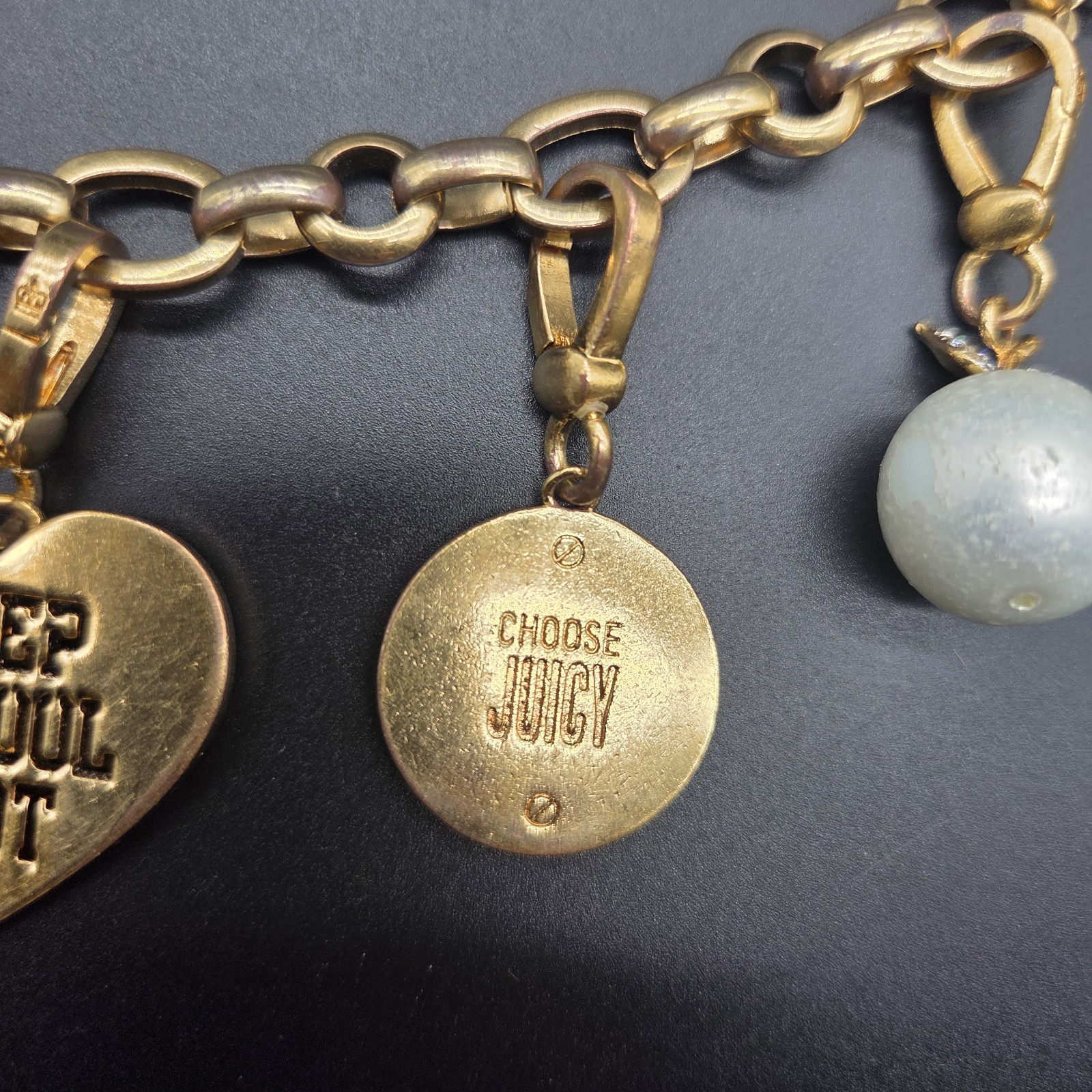 Juicy Couture Gold Tone Signed Enamel Heart Dangle Charm Bracelet 7 1/2 inch