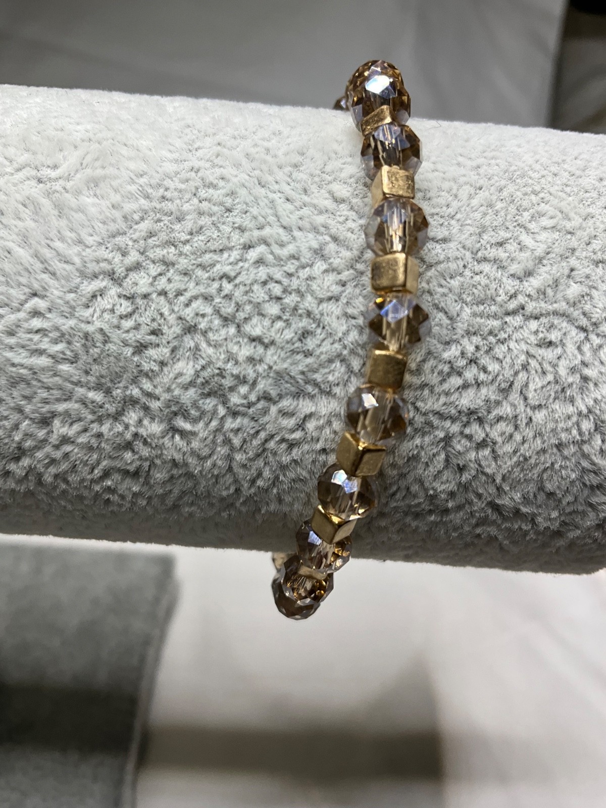 Set of 8 Gold & Champagne Beaded Stackable Bracelets – Excellent Condition