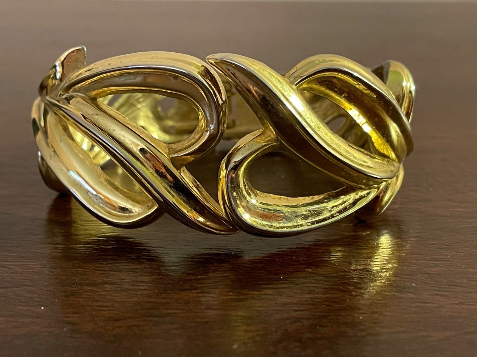 Vintage 1980’s Hinges Open Clamp Gold Wide Swirling Tendril Bangle Bracelet