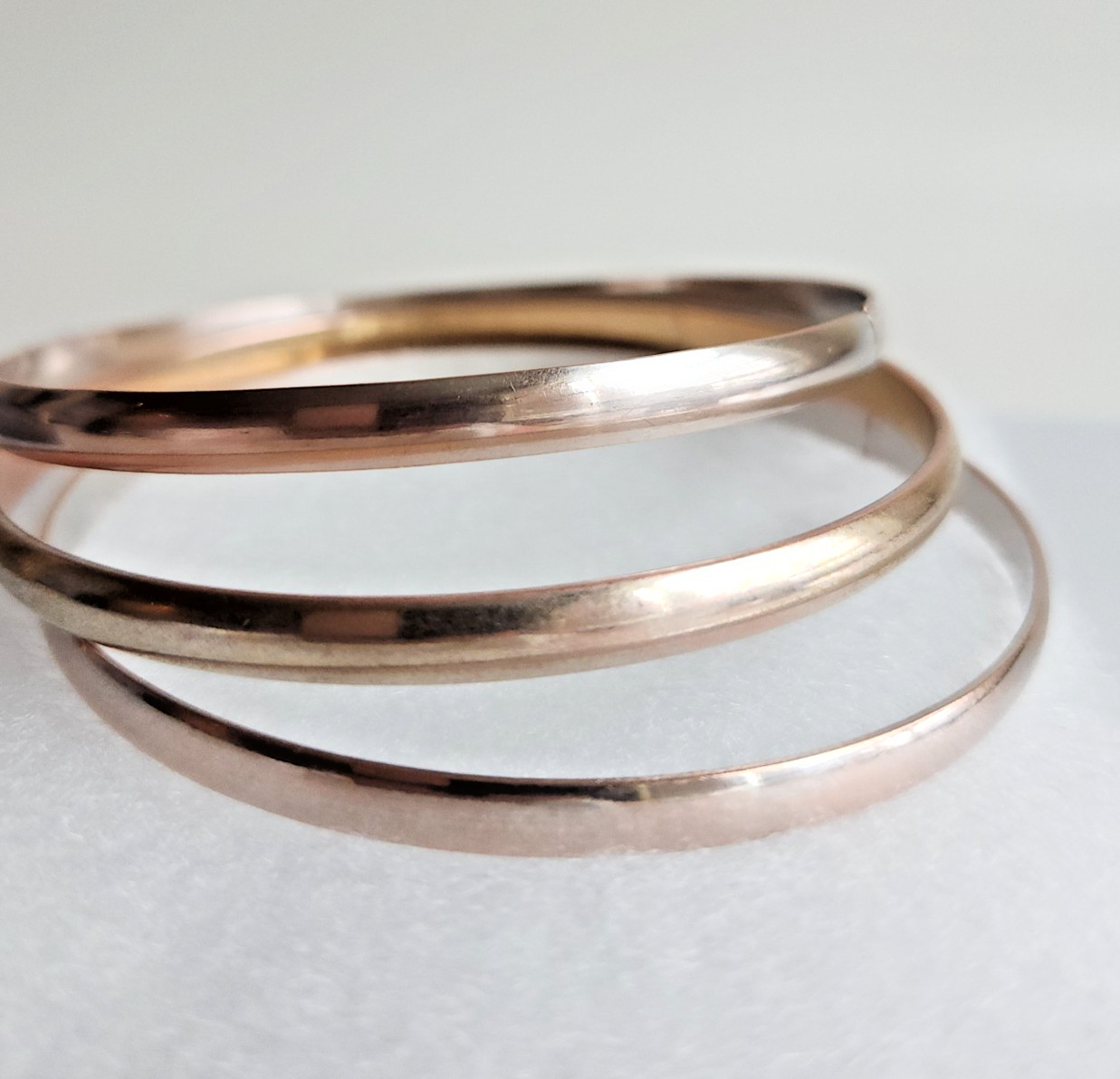 Tri-Color Gold Tone Stacking Bangle Bracelets Set of 3 Yellow Rose White