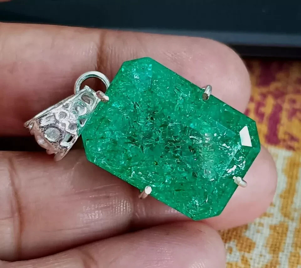 Certified 60.95 Ct Stunning Emerald 925 Solid Silver Emerald CutPendant Gemstone