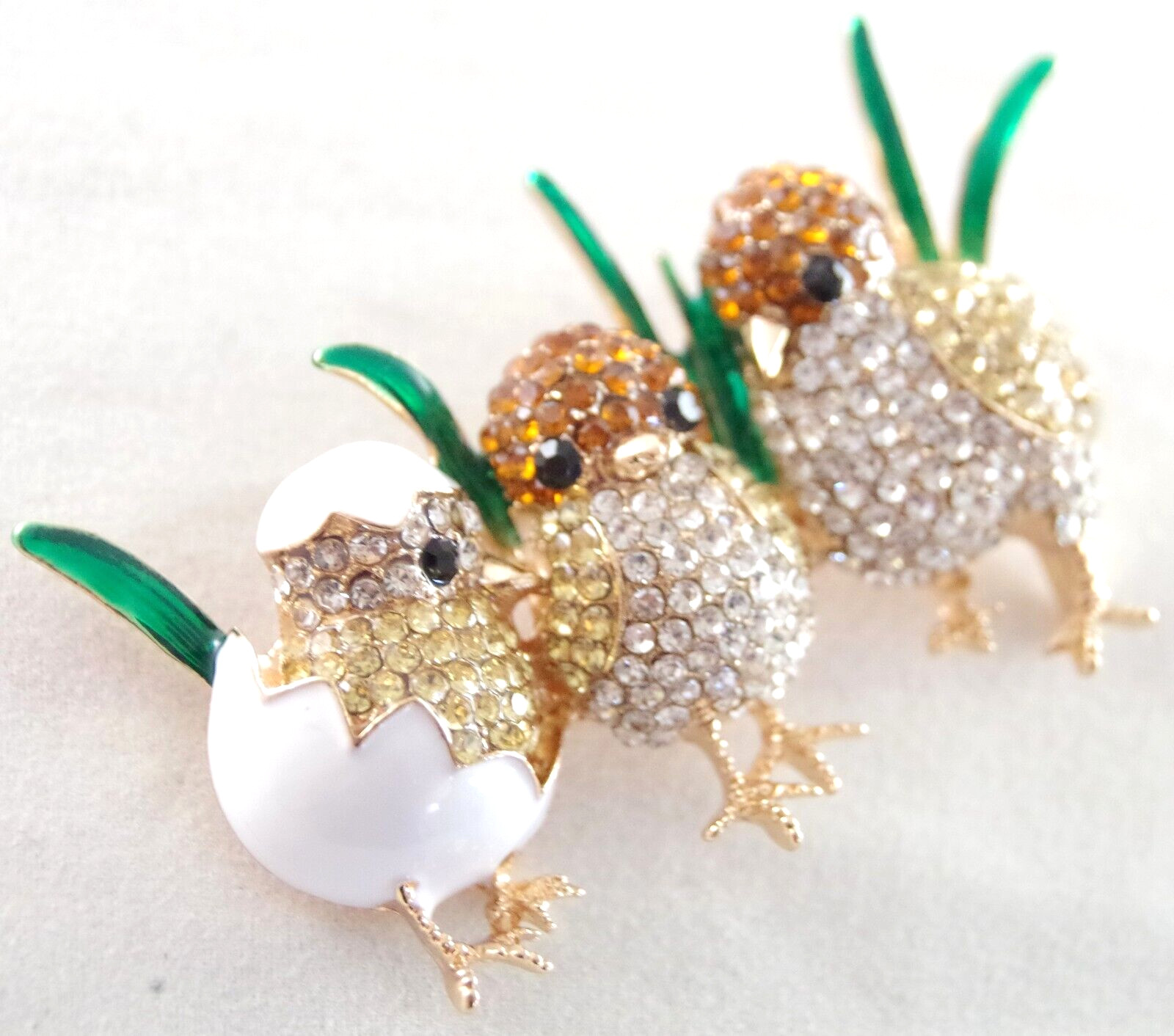2 5/8″ NAPIER INSPIRED 3 BABY CHICKS 1 HATCHING RHINESTONE EASTER PENDANT BROOCH