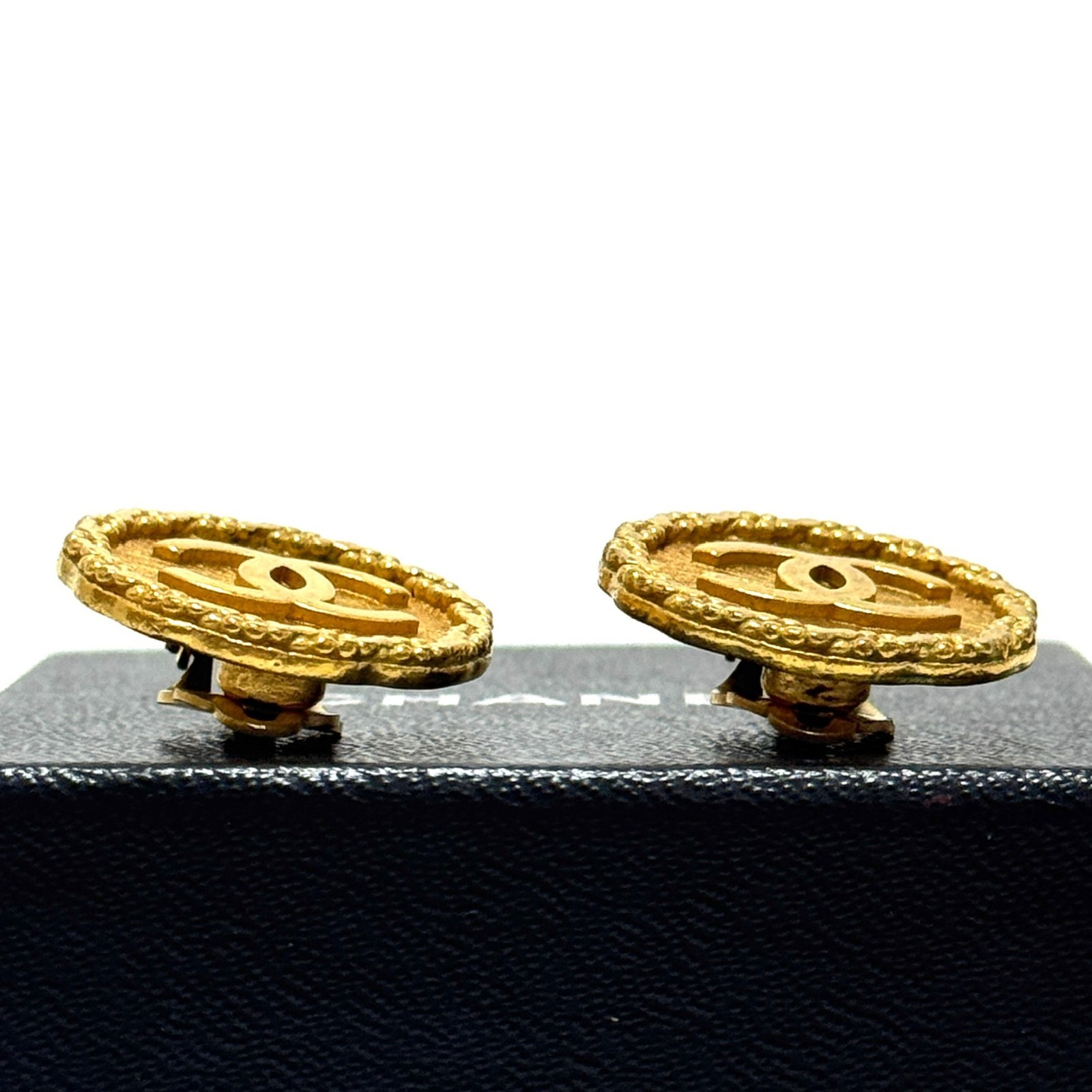 CHANEL 94P Round Earrings Coco Mark CC Logo Gold Clip-On Vintage Authentic JAPAN