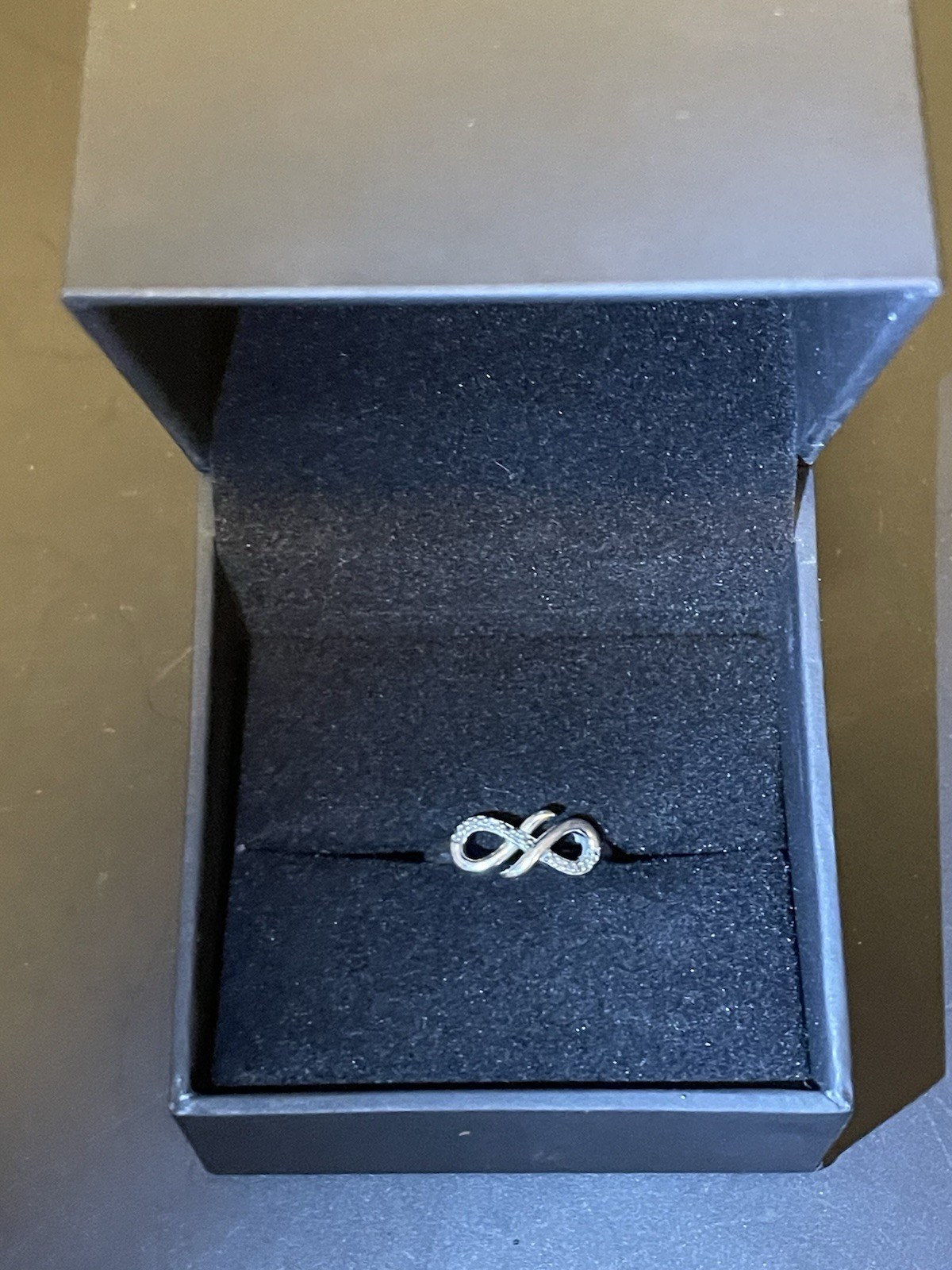 Zales 925 Sterling Silver Infinity Band Ring Round Diamond Accents Size 5