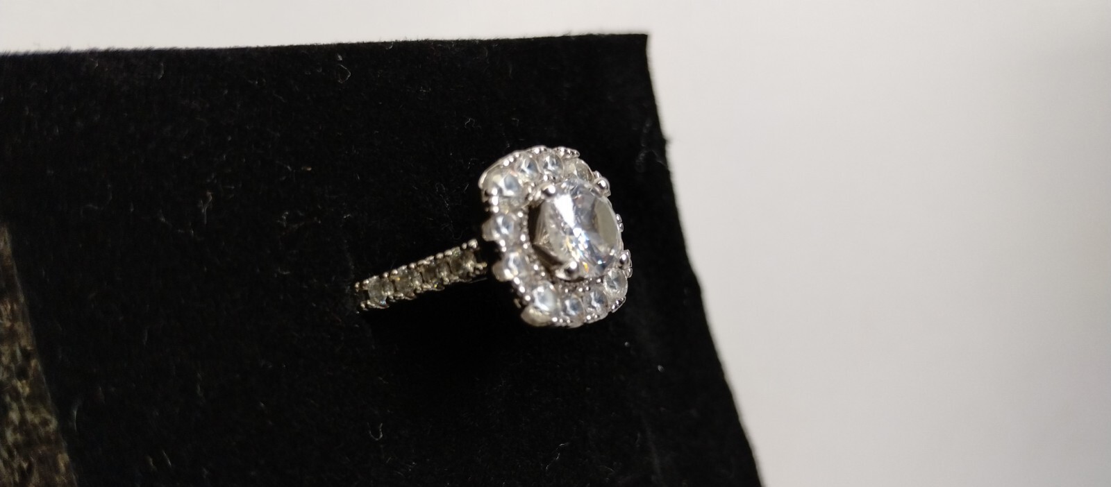 Kays Jewelers Halo Setting Fashion Jewelry Ring Zirconia Womens Size 7