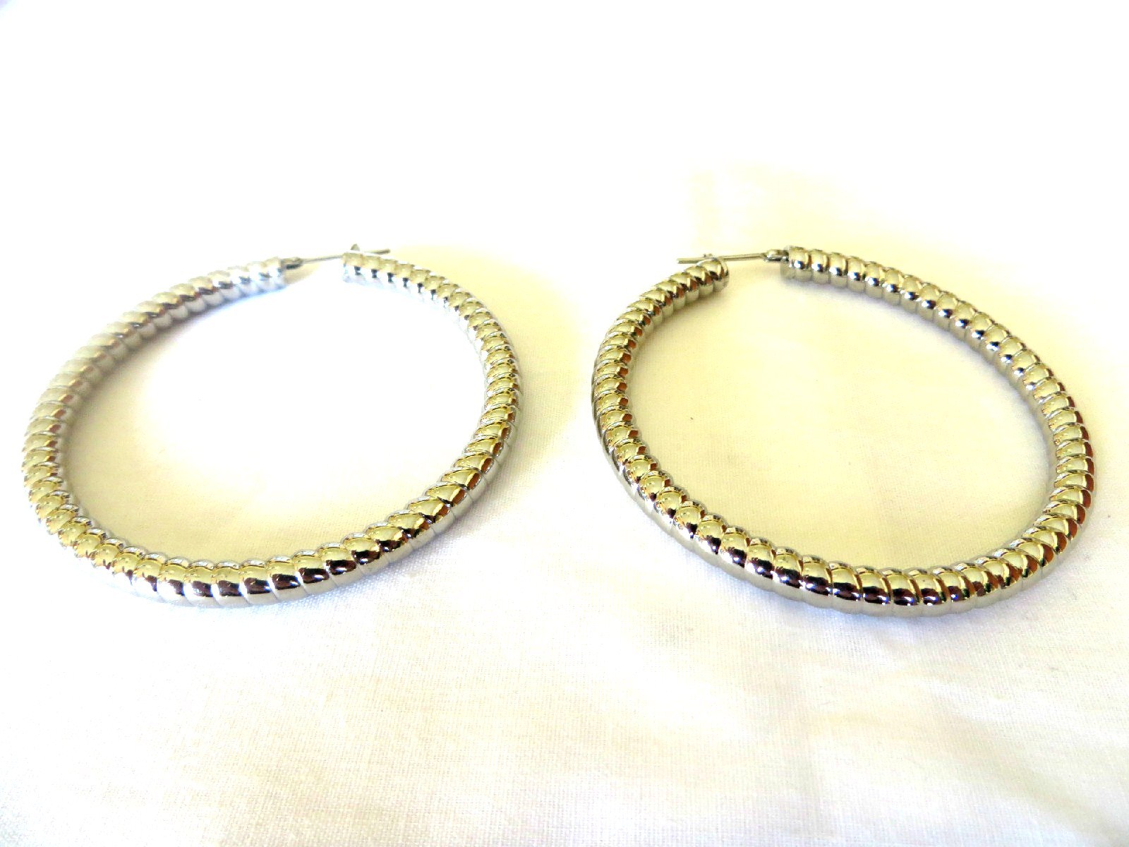 Stainless Steel Women’s Shinny Puffed Design Hoop Earrings 3.75 MM 1.5 Inches