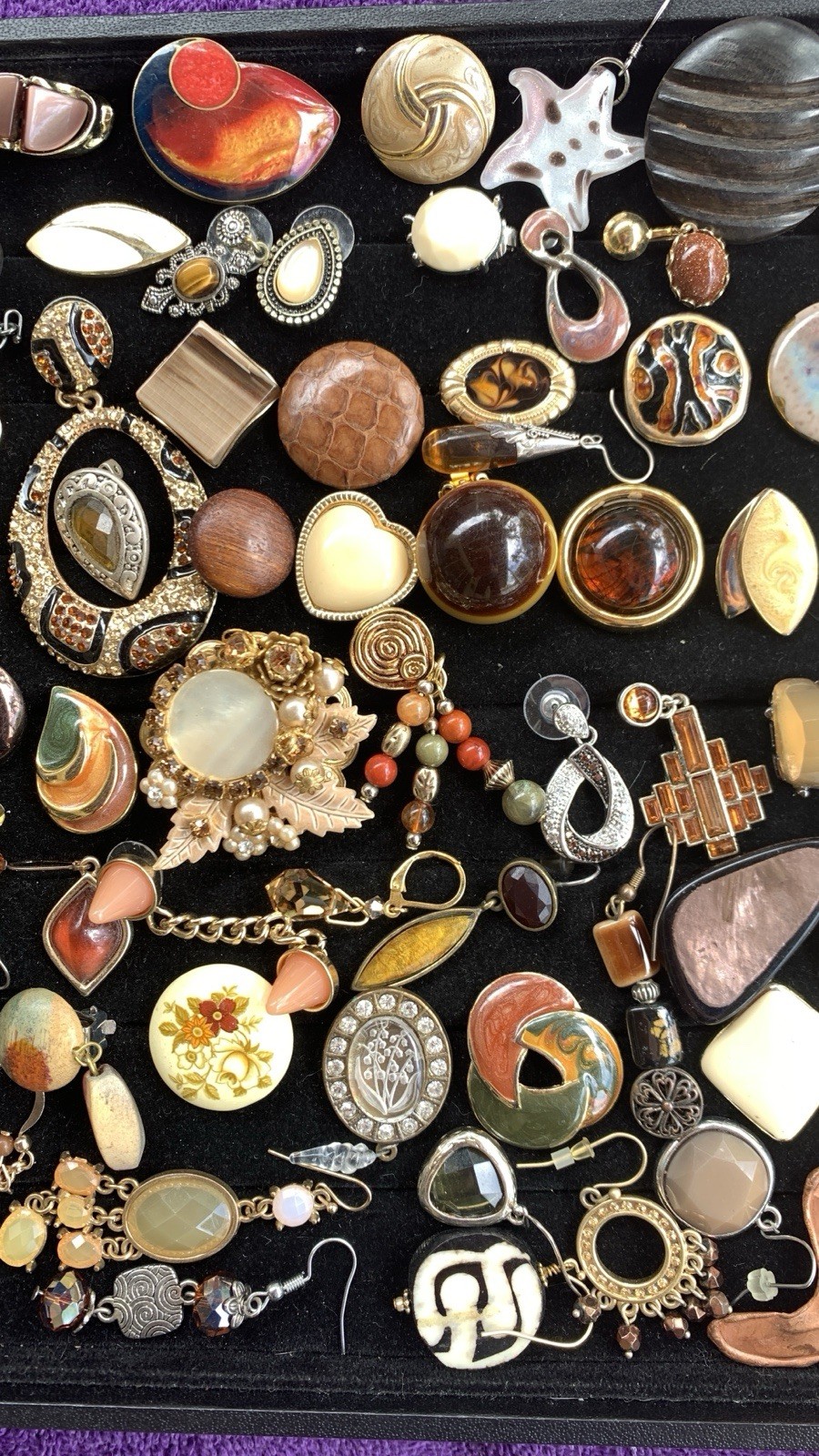 101 SINGLE “BROWN/BEIGE/EARTH COLORS”VINTAGE AND MODERN EARRINGS Lot# 74