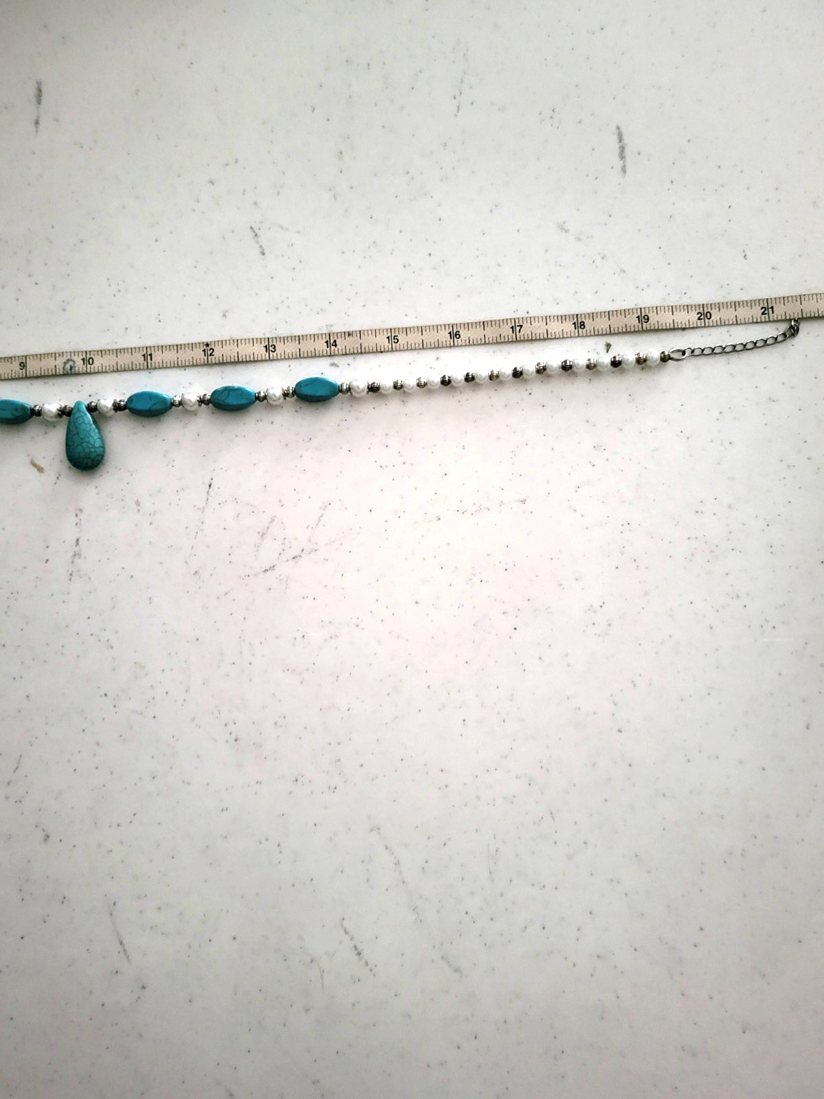 Turquoise-colored synthetic stones and white beads necklace set