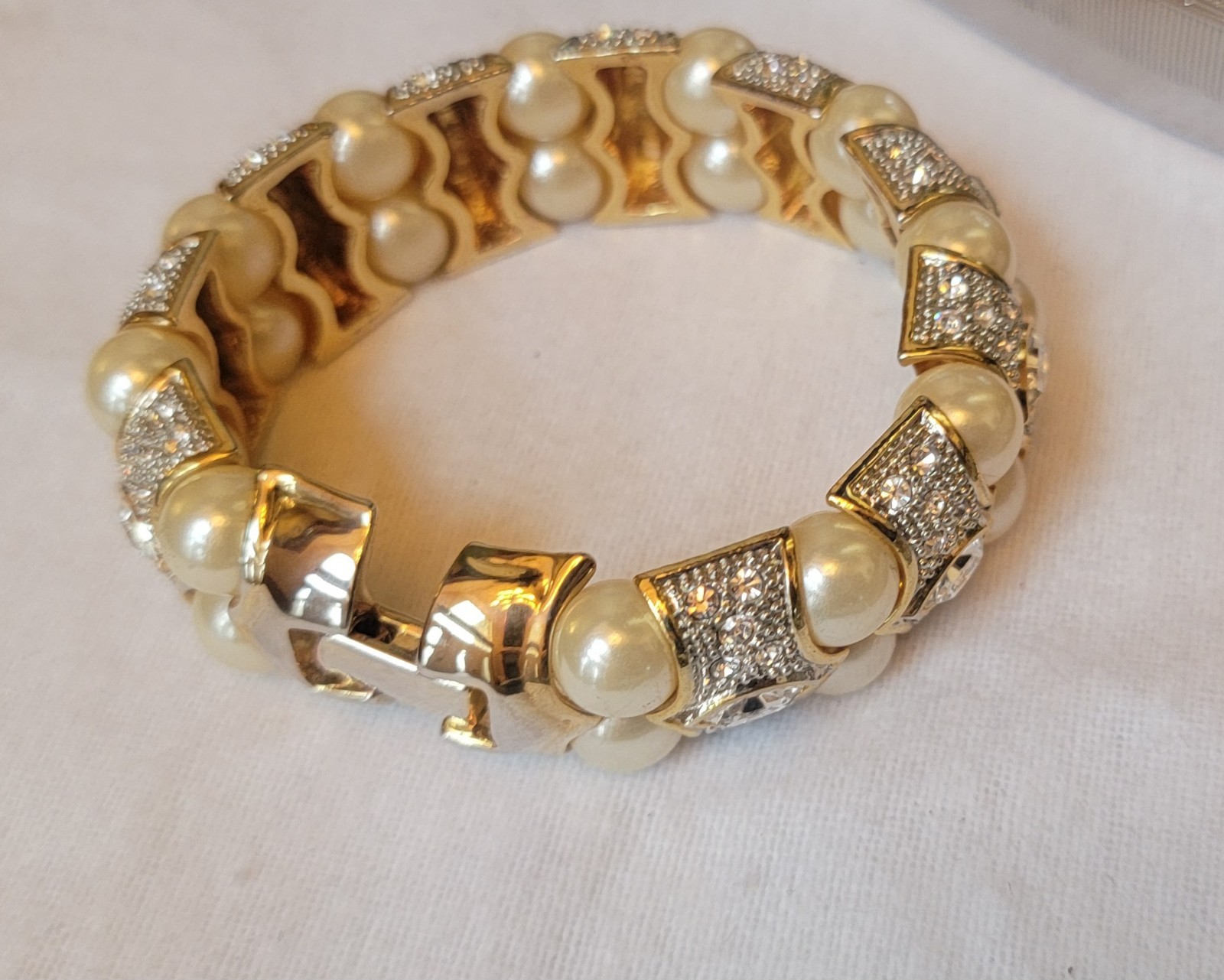 NWOT GOLD FAUX PEARL CRYSTAL 1″ TALL CUFF FLEXIBLE BRACELET DESIGNER STYLE
