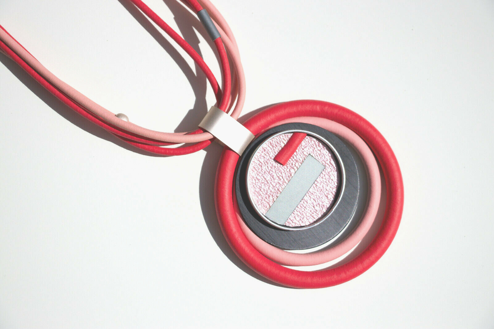 AMAZING NECKLACE “ART” RUBBER PENDANT RED FASHION FROM PARIS