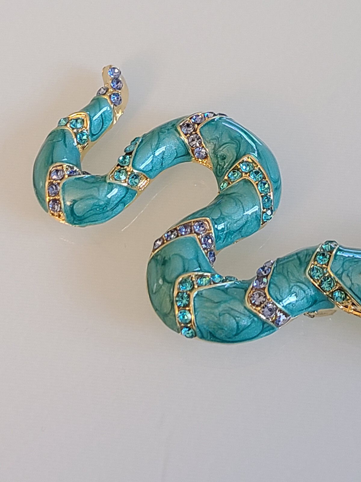 FAB DESIGNER STYLE UNSIGNED HUGE 3.75 INCH SNAKE BROOCH / PENDANT BLUE AURORA
