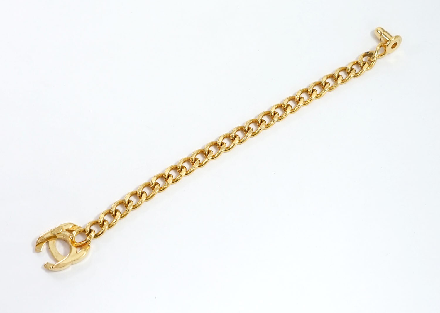 CHANEL CC Logo TurnLock Vintage Bracelet 6.9″ Gold Tone 96P Auth w/Box #24055