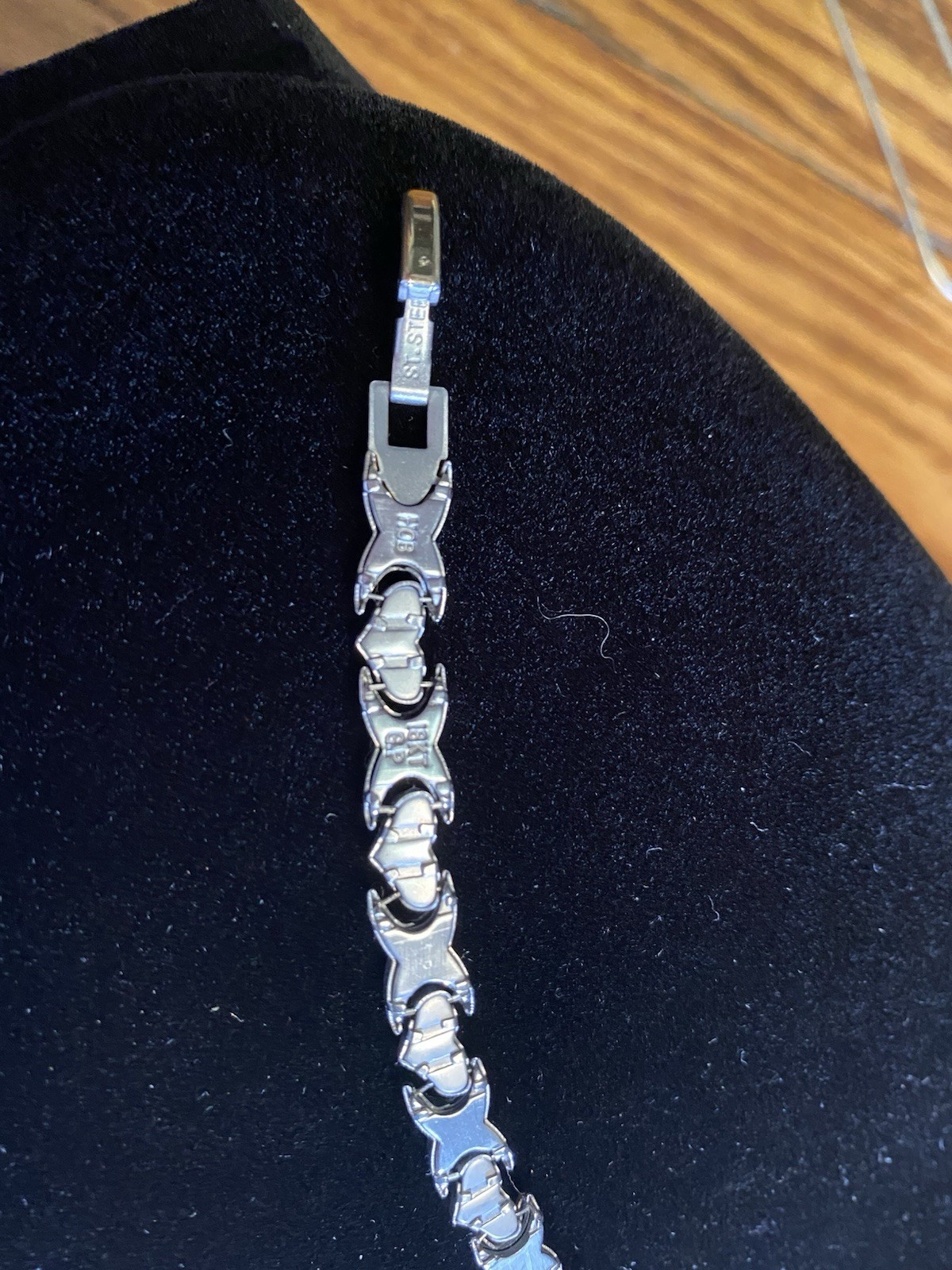 Stainless 18k GP Silver Gold Tone Link Chain Bracelet 8 in Fold Over Closure XO