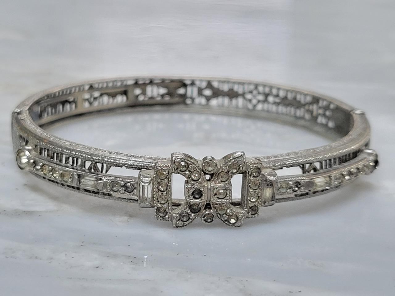 Art Deco Rhodium Plated Hinged Bangle Bracelet ~ 6-3/4″ ~ 8-C620