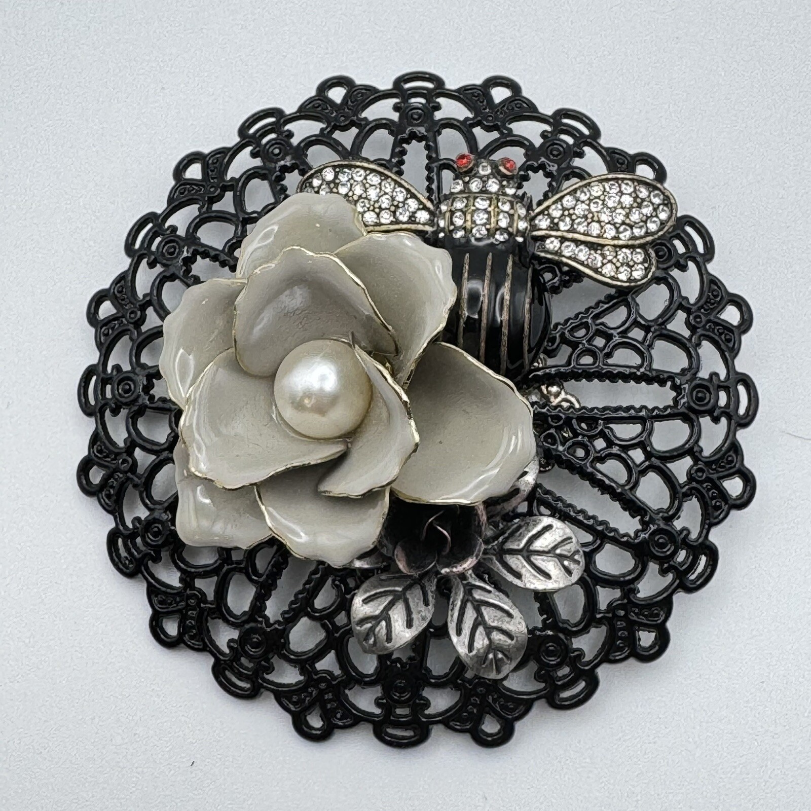 Rhinestone Bee Black Red Eyes Gray White Flowers Brooch Pin Lace Design Base