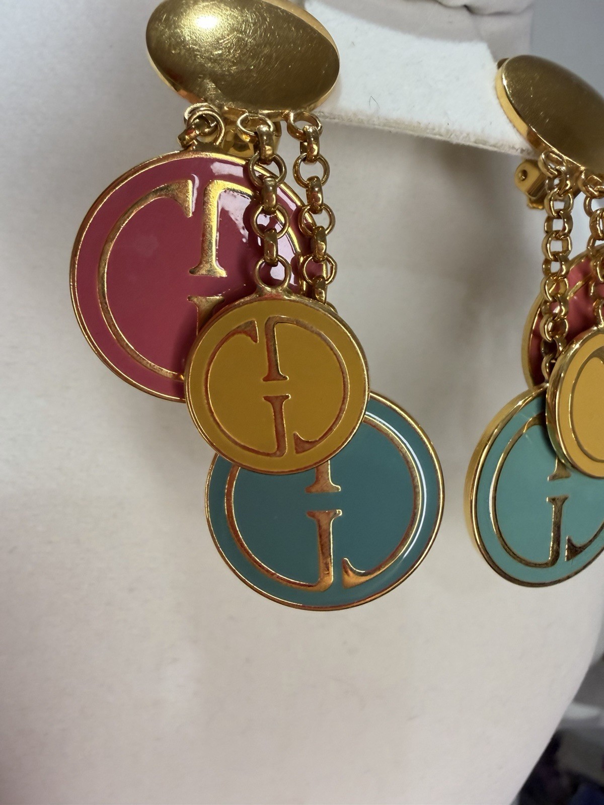 GUCCI Vintage GG Logo Enamel Gold Tone Round Clip On Earrings Rare